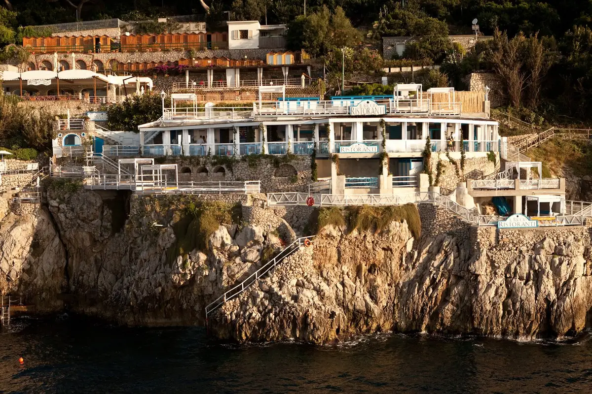 CAPRI-002222-590-3404839719-O.jpg
