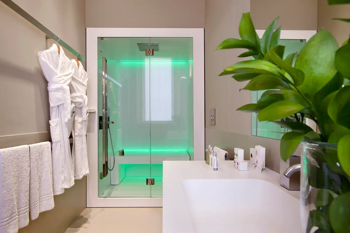 09 Master Room Vittoria Bathroom-Hammam and Chromotherapy.jpg