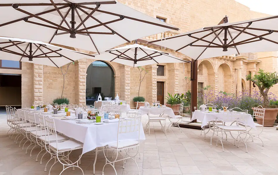Cortile_set-table_950x600.jpg