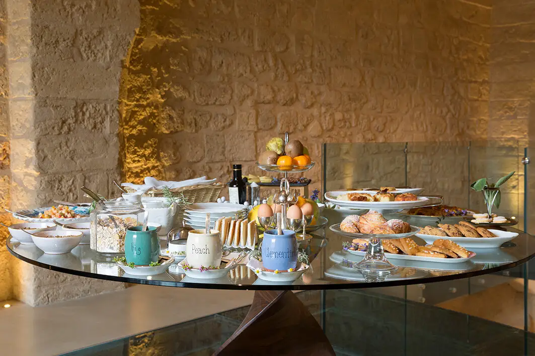 breakfast-table_1063x709.jpg