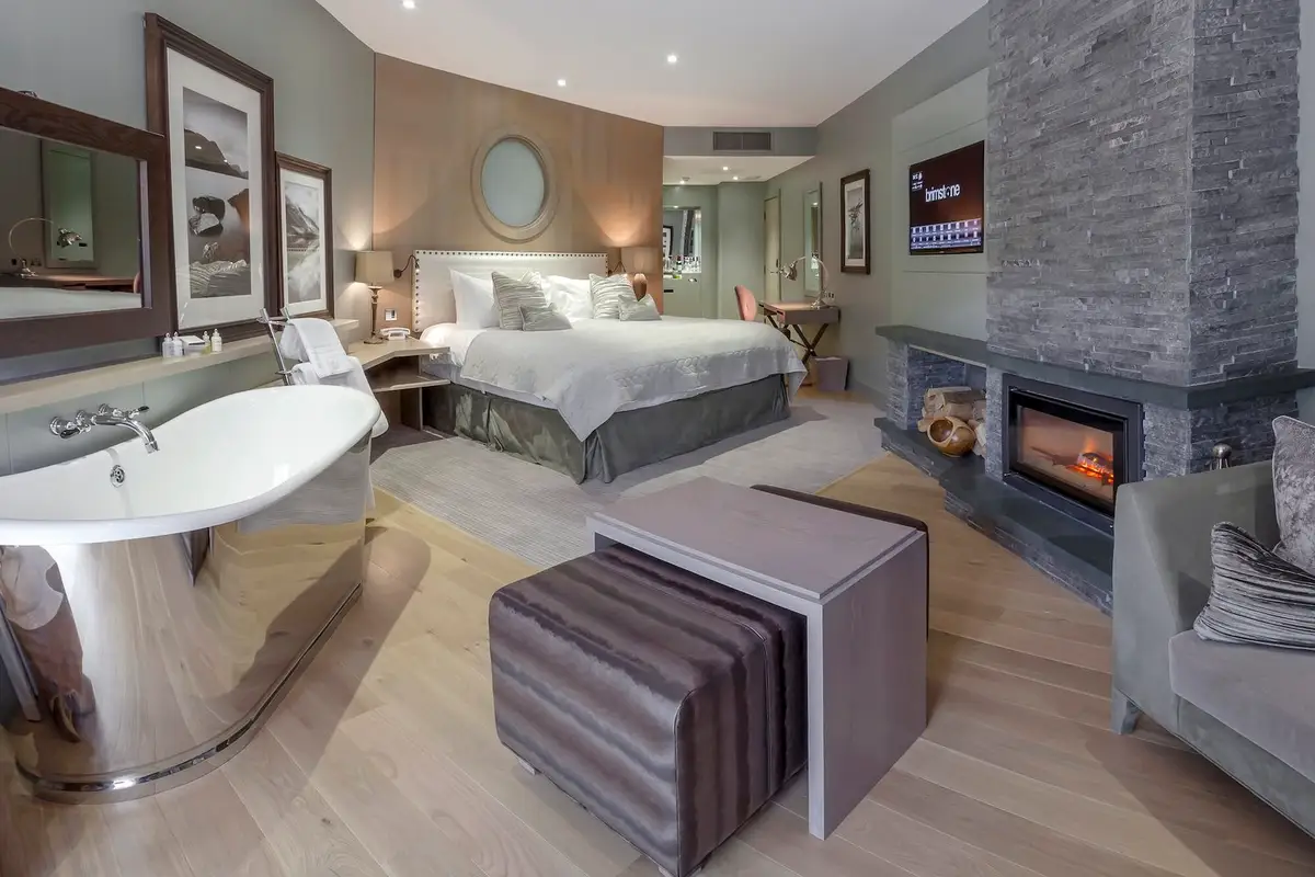 brimstone-hotel-fireside-bed-press.jpg