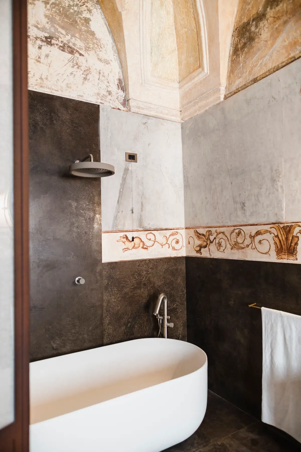 Loft suite - bathroom 1.jpg