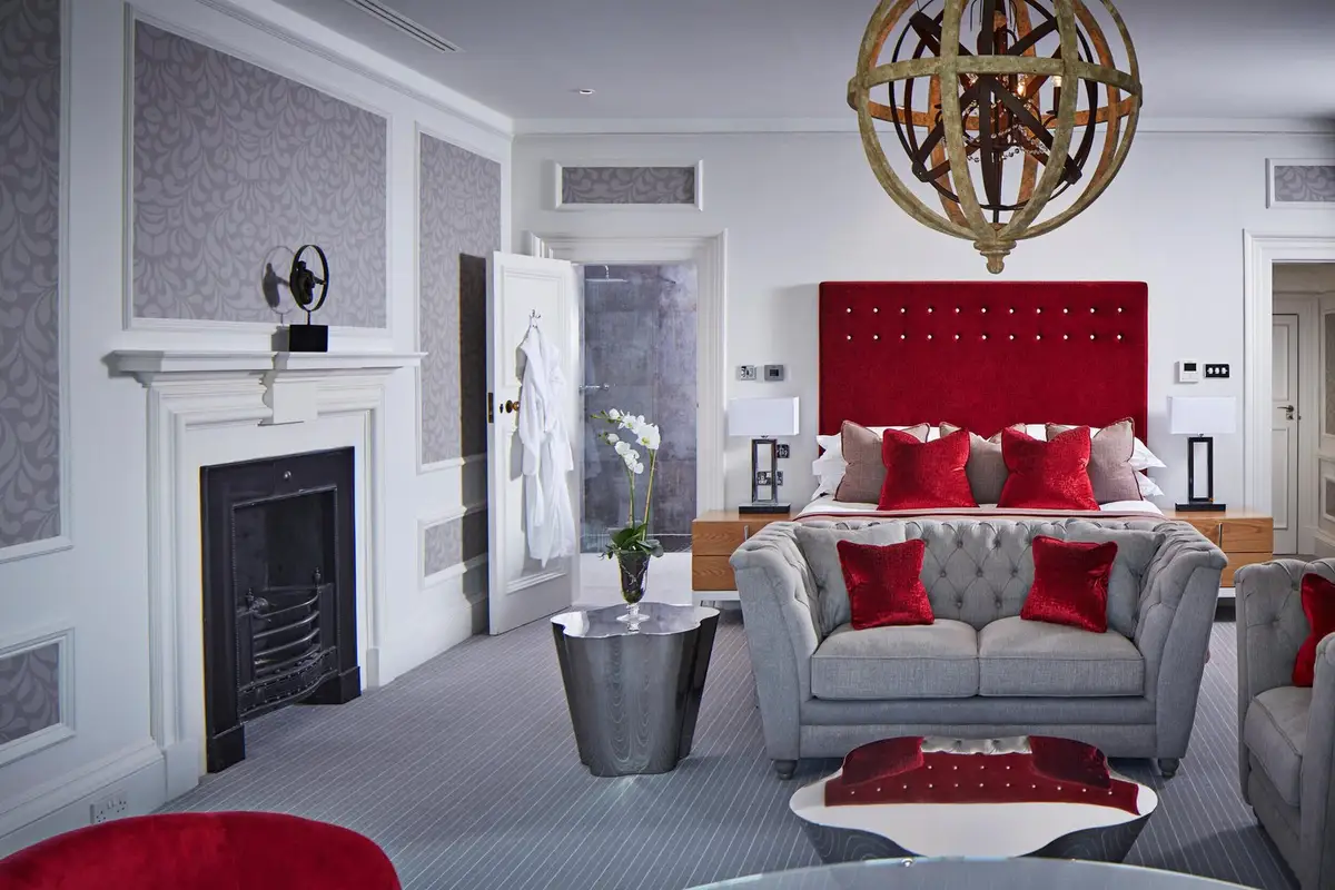 Thomas Cook Suite, Barnett Hill