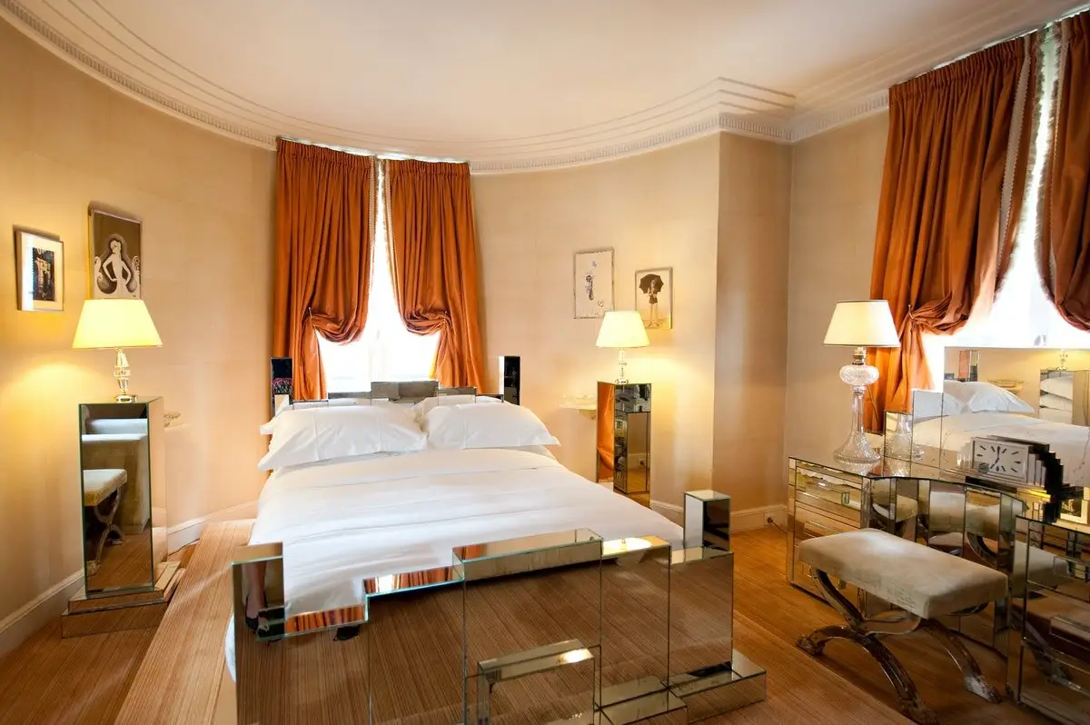 L'Hotel Paris