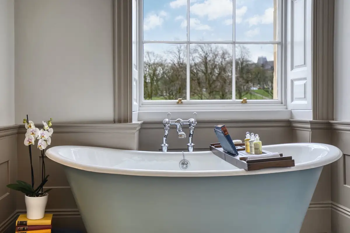 Buxton Crescent Suite Roll Top Bath copy.jpg