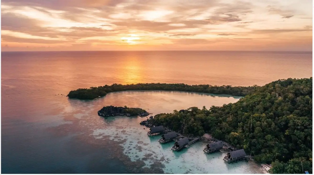 Bawah Reserve, Indonesia