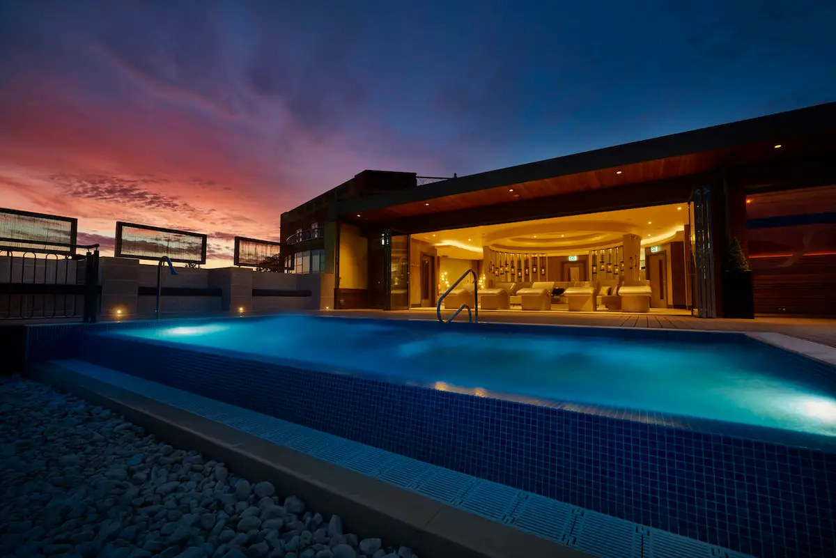 Spa Garden - night.jpg