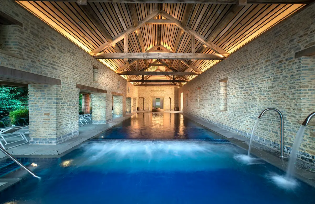 SO NEAR SO SPA