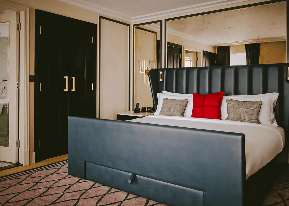 bedroom_fifth_floor_suite_the_mayfair_townhouse.png