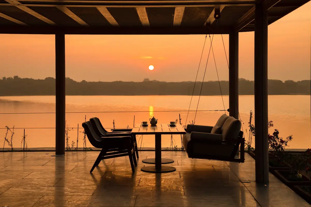 12A. Baradari (Outdoor Sitting x Sunset x Lake View) - RAAS Chhatrasagar x Andre Fanthome.jpeg
