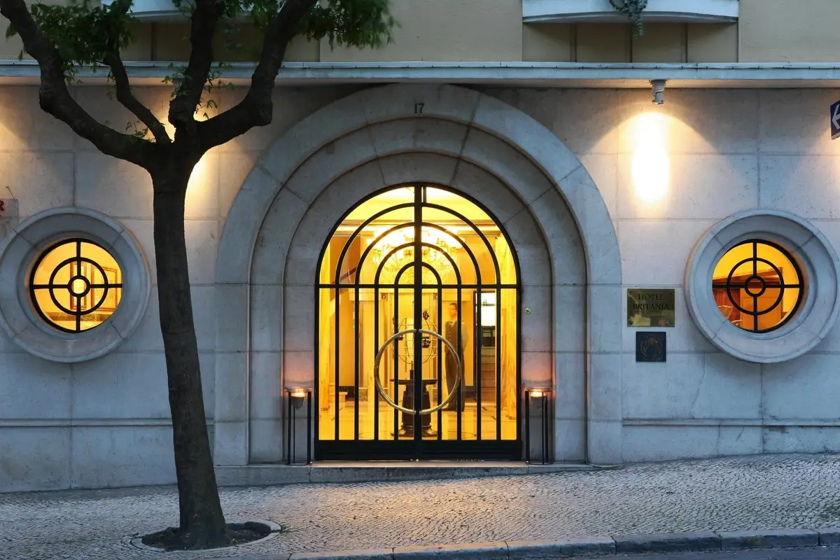 Hotel_Britania_Entrance.JPG