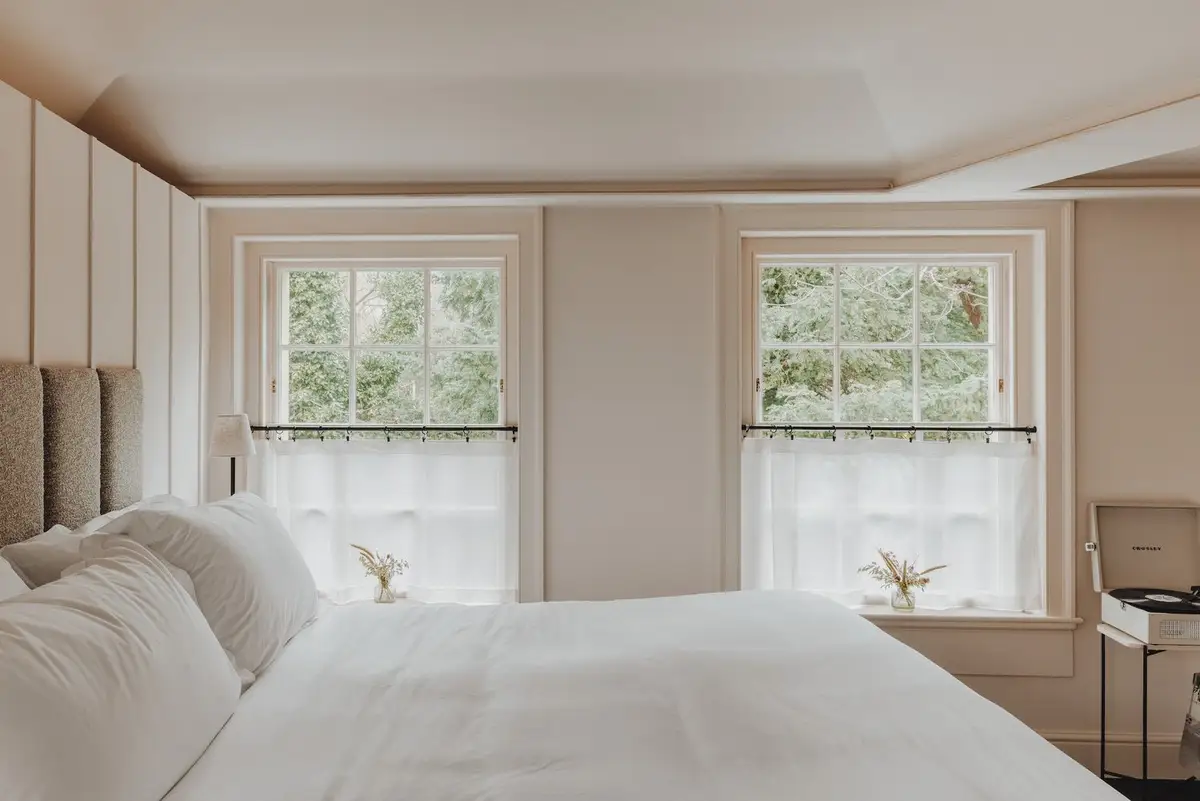 TM-032022-GuesthouseBath-Coach-House-CMYK0 11.jpg