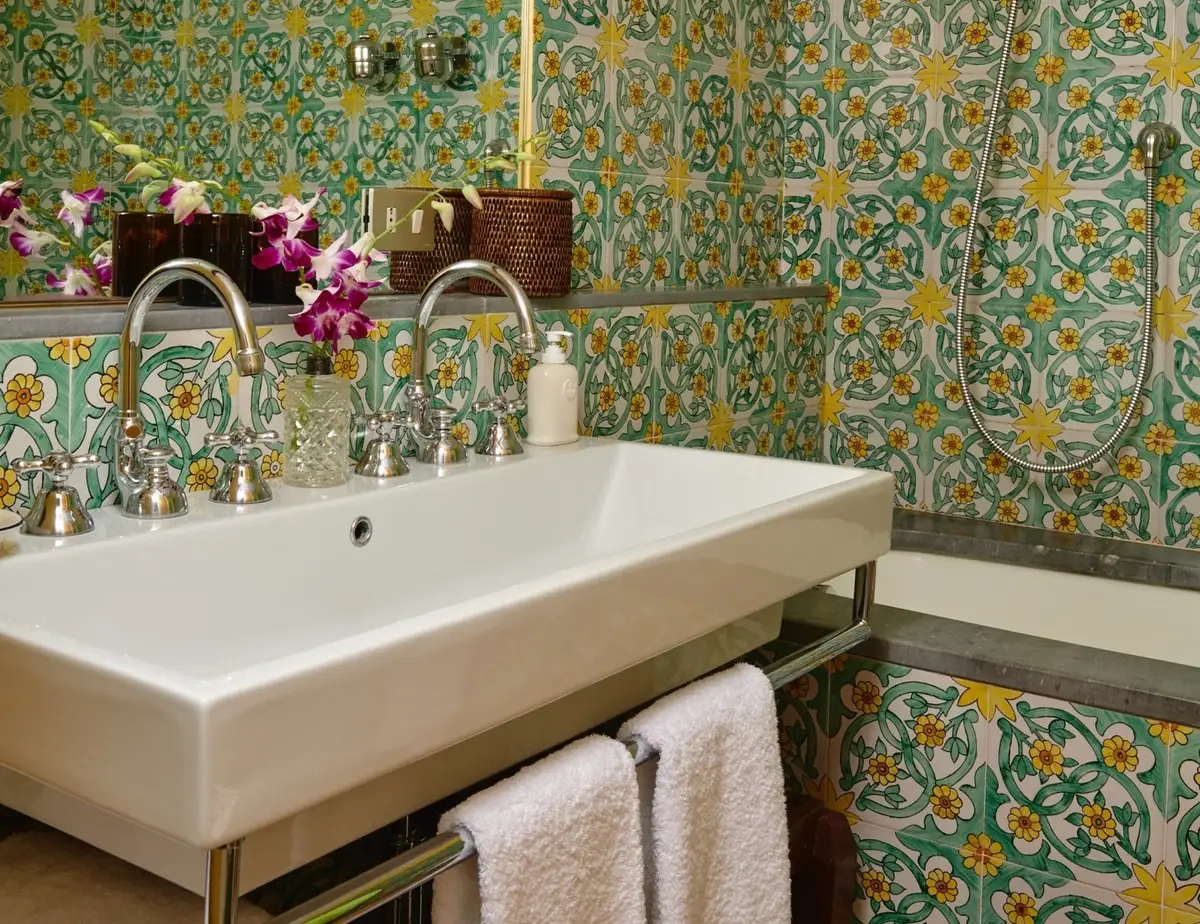 Casa_Howard_bathroom.jpg