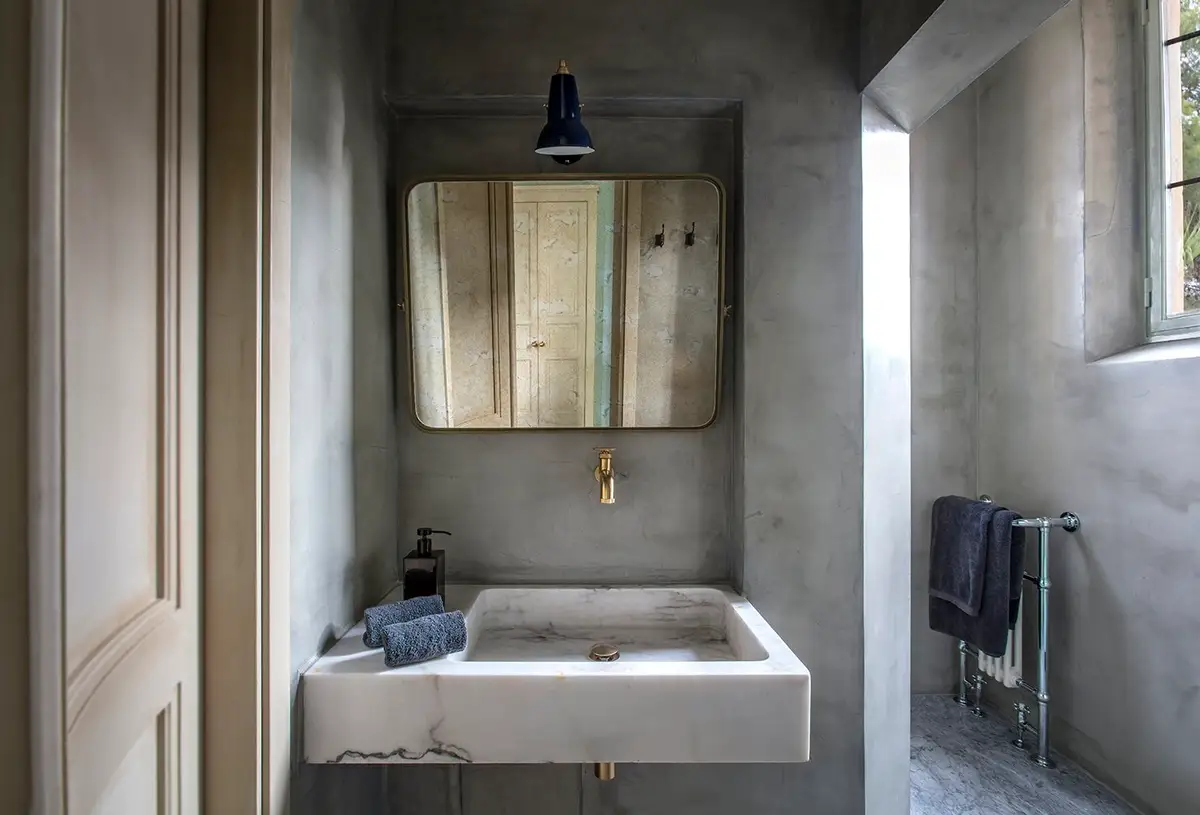 Castle Elvira_Prince Ensuite (C) Rei Moon.jpg