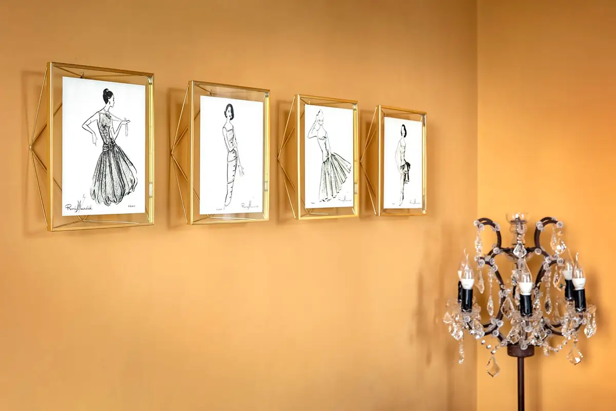 Castle Elvira_Queen Suite_Artwork (R) Rei Moon.jpg