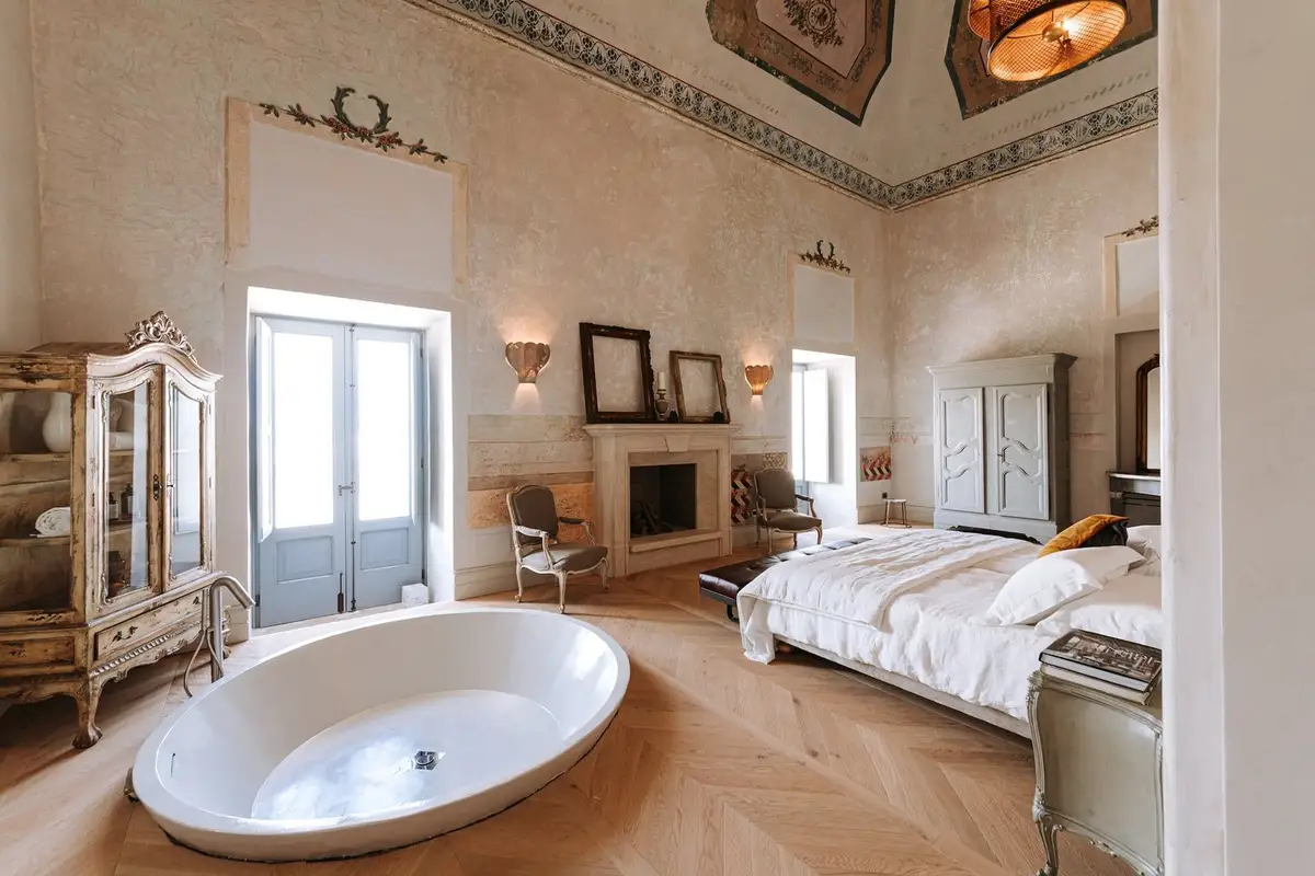 paragon suite 4.jpg