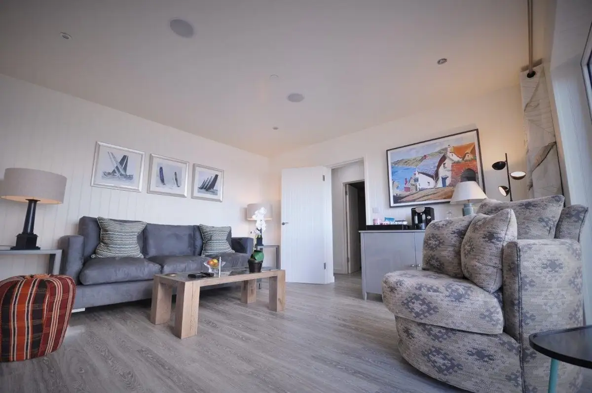 Beach Suite 1.jpg