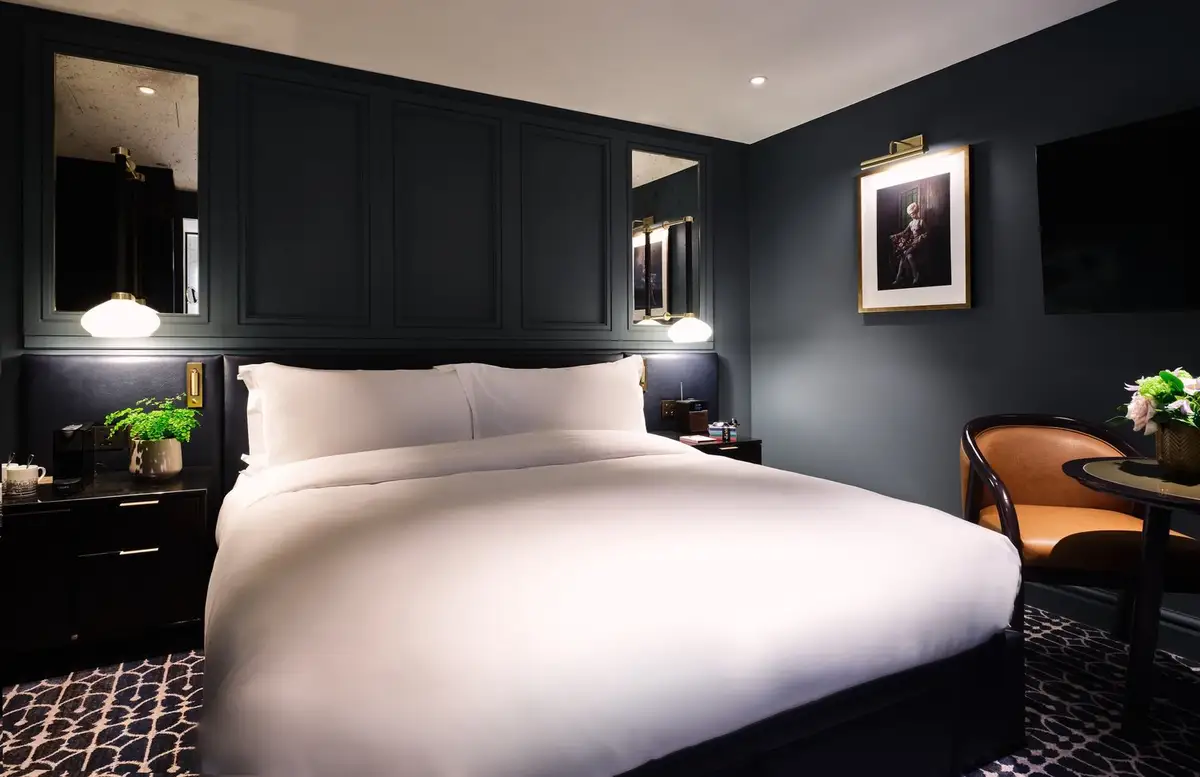 11_Classic_Room.jpg