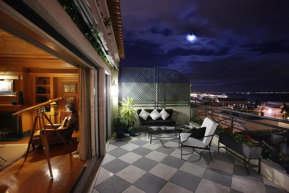 As Janelas Verdes_Terrace Night.jpg