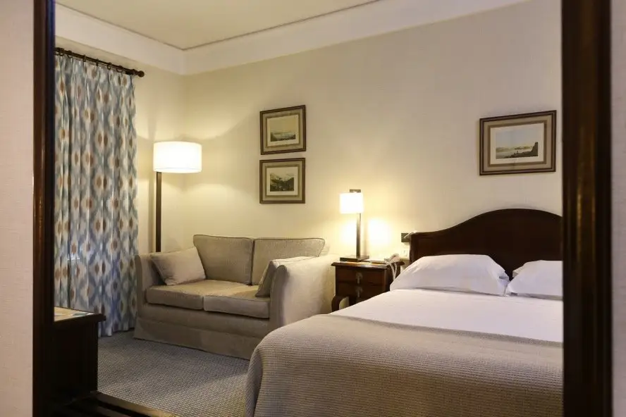 Hotel Lisboa Plaza_Lisboa Room (2).jpg