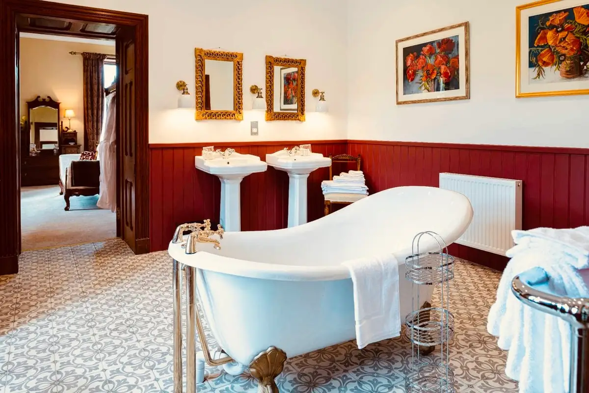 Bathroom at Rothes Glen.jpg
