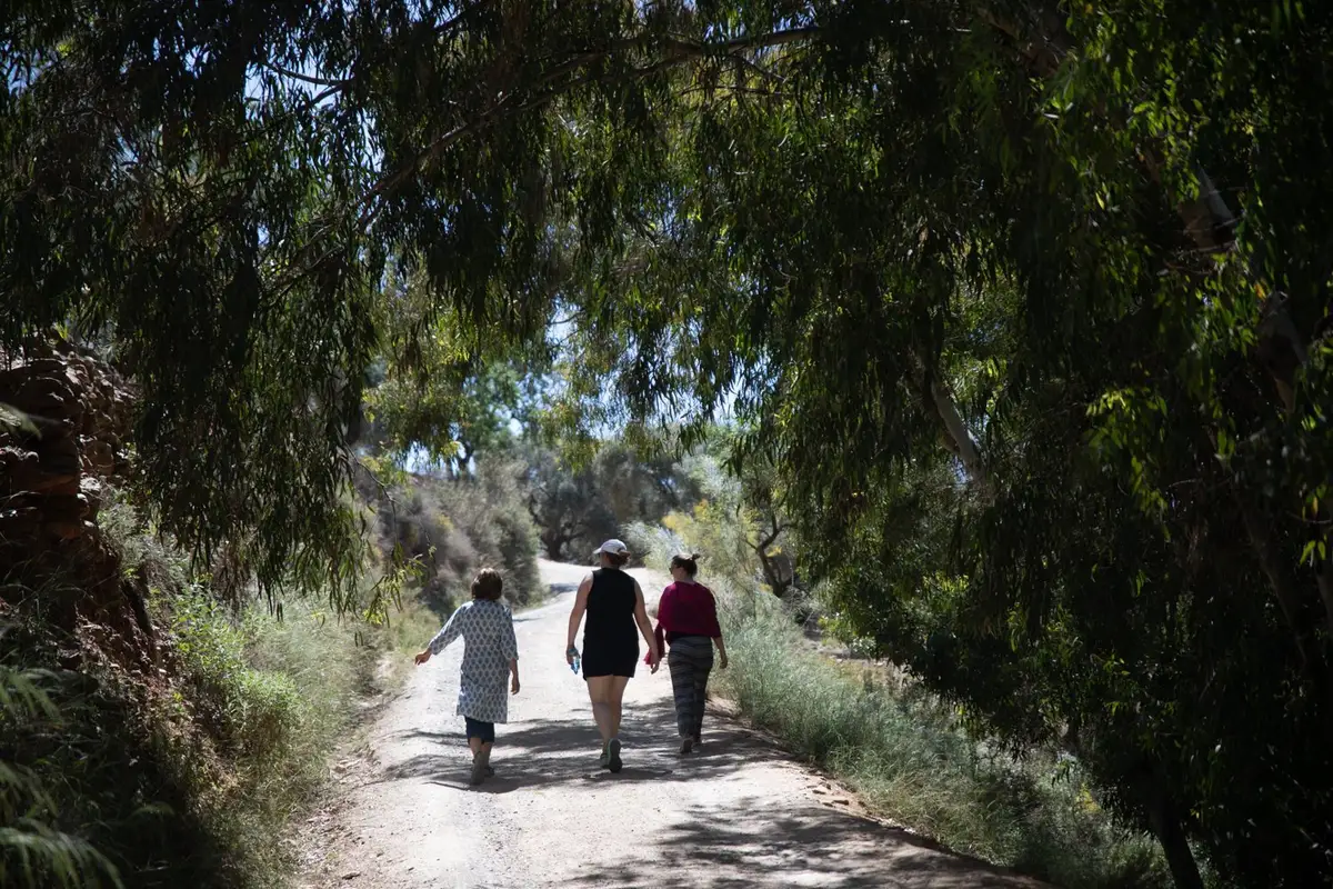 Kaliyoga+Spain+guests+walking.jpeg