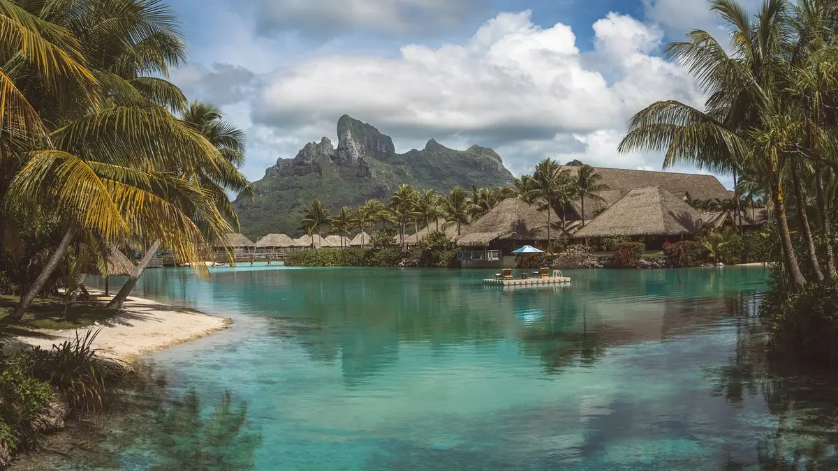 5 Must-Visit Luxury Islands for the Sophisticated Traveller