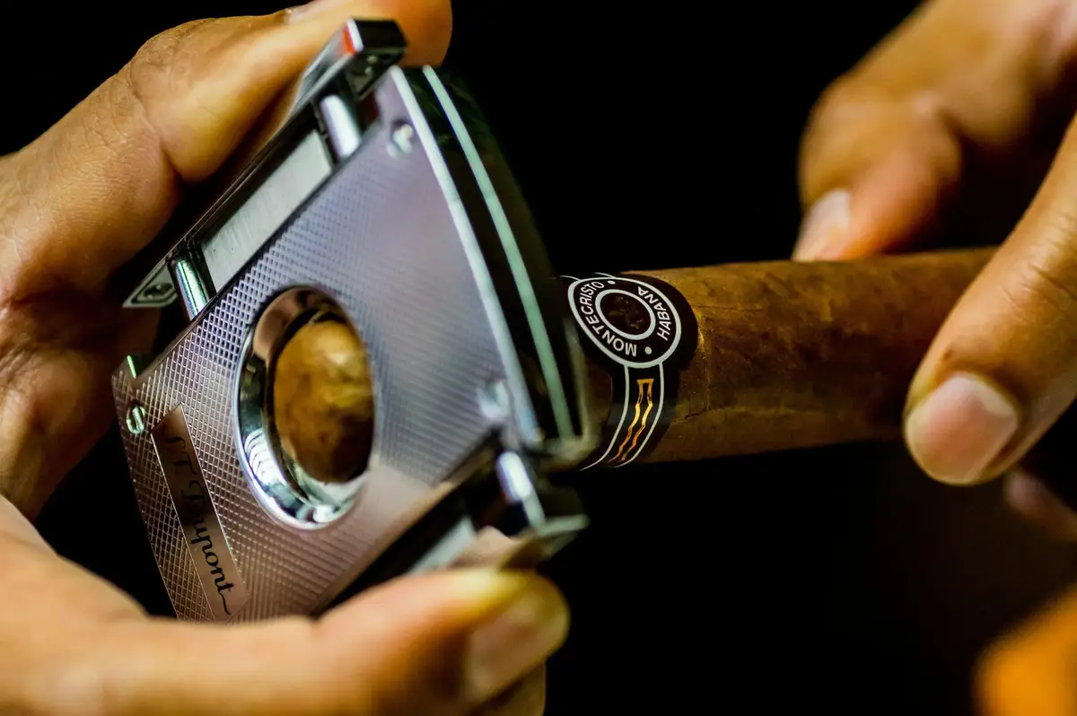 The Art of Slow Luxury: A Quiet Cigar Ritual at Home