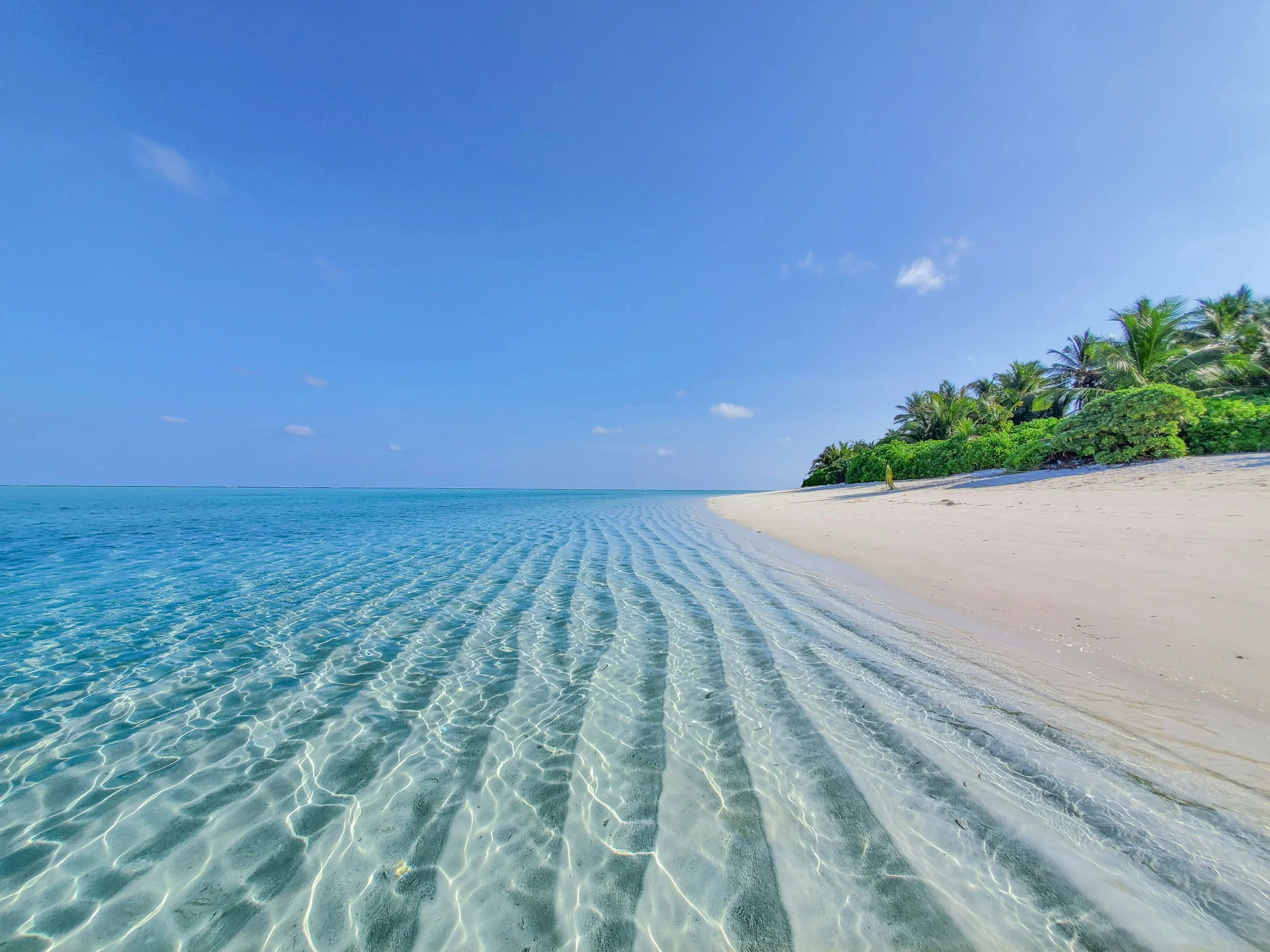 Luxury Maldives Retreat Beach with crystal clear waters