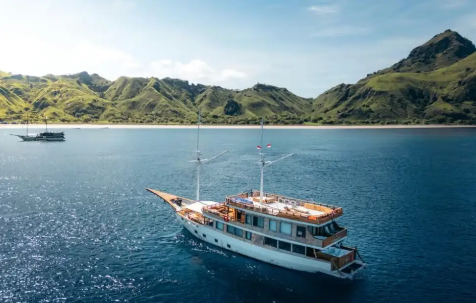 The Art of Slow Luxury Travel in Indonesia: From Ubud Retreats to Komodo Yachts